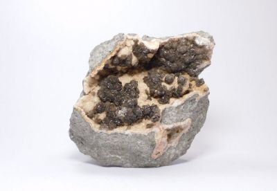 Kalcit, natrolit - Mariánská skála (Marienberg), Ústí n/Lab.